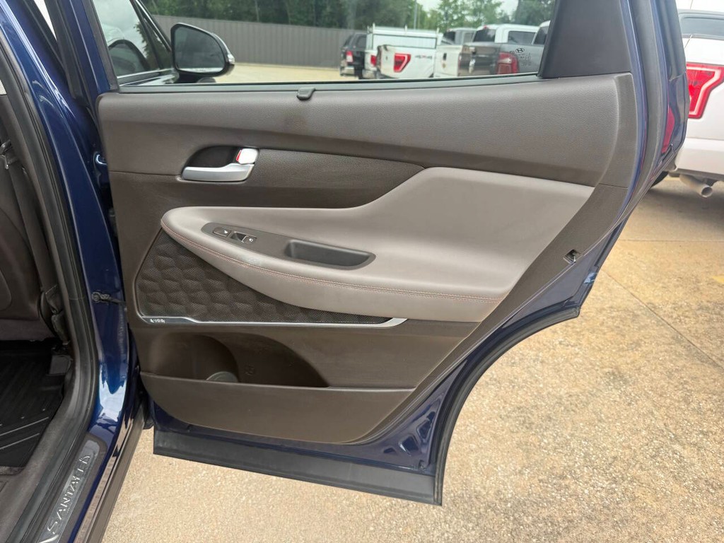 Hyundai Santa Fe Vehicle Full-screen Gallery Image 16