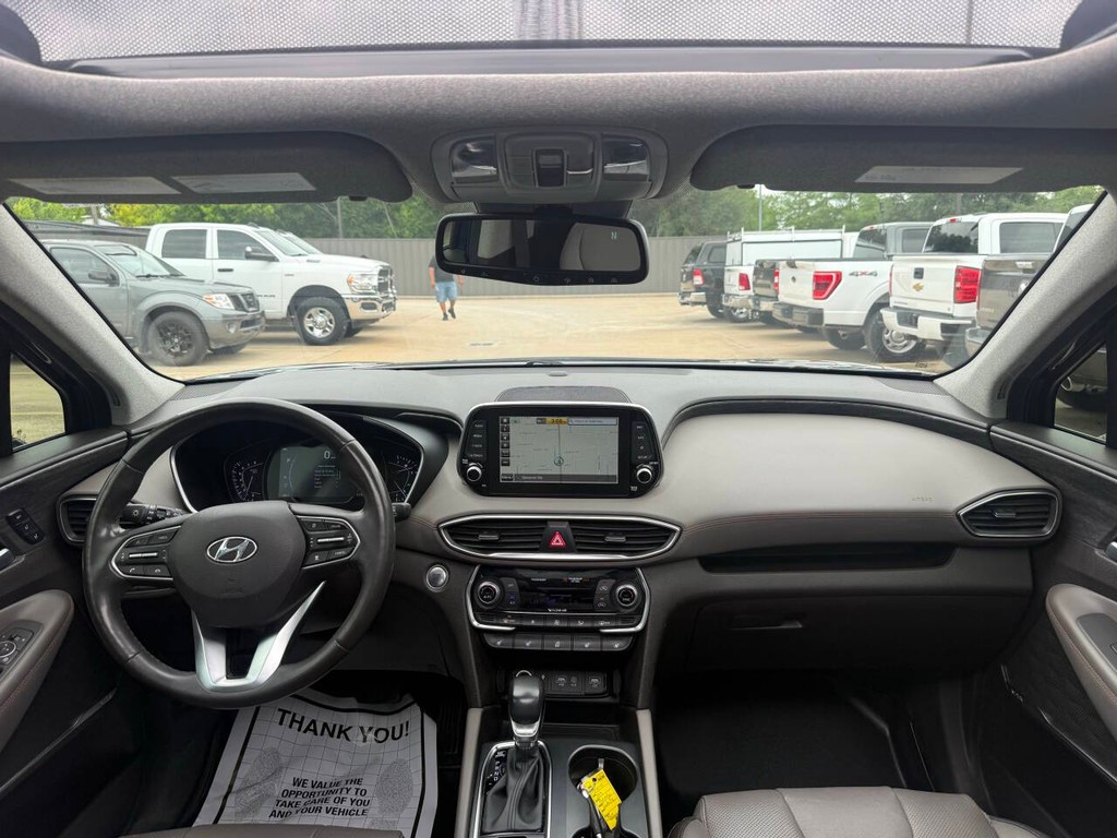 Hyundai Santa Fe Vehicle Full-screen Gallery Image 17