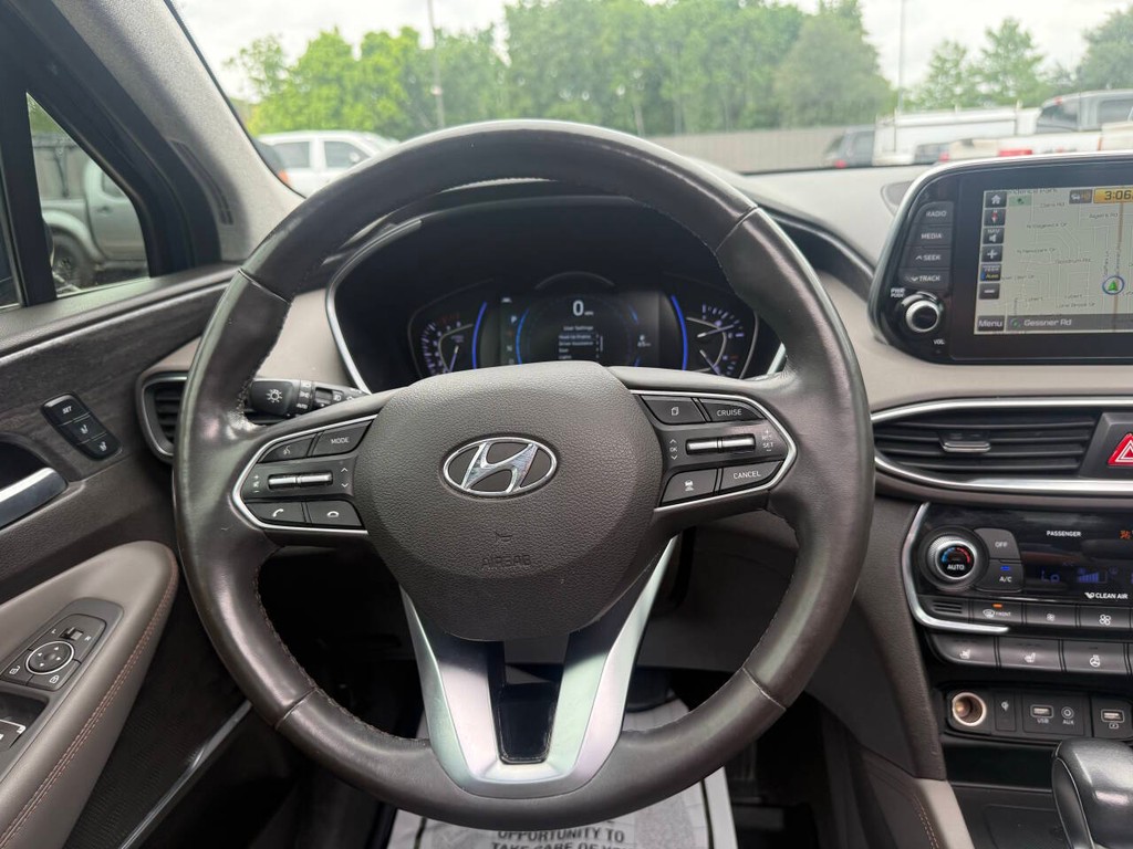 Hyundai Santa Fe Vehicle Full-screen Gallery Image 22