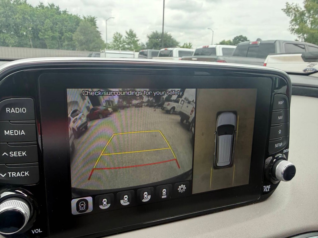 Hyundai Santa Fe Vehicle Full-screen Gallery Image 26