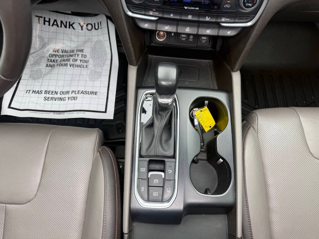 Hyundai Santa Fe Vehicle Full-screen Gallery Image 29