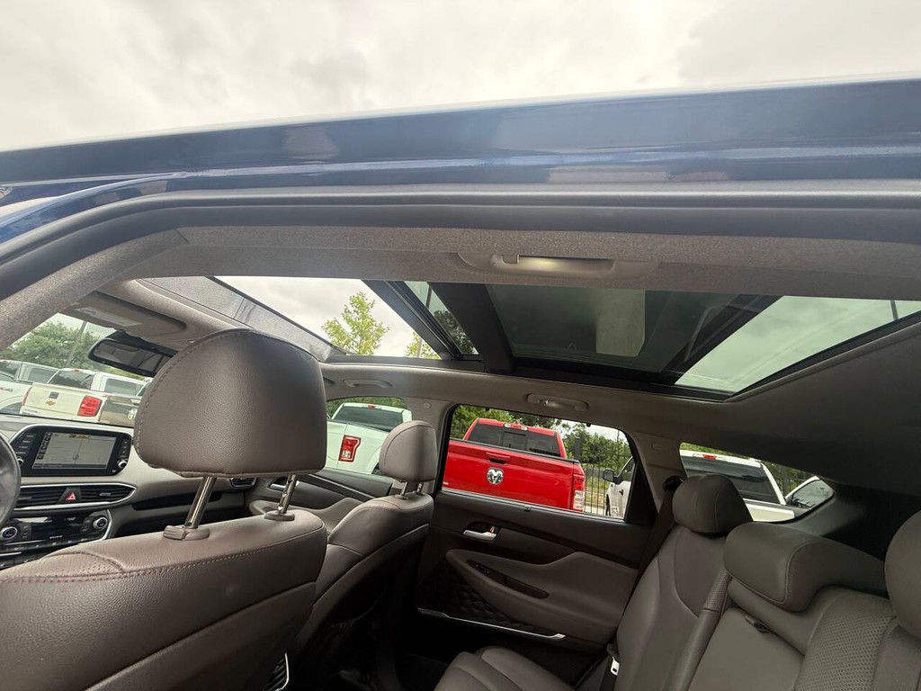 Hyundai Santa Fe Vehicle Full-screen Gallery Image 34