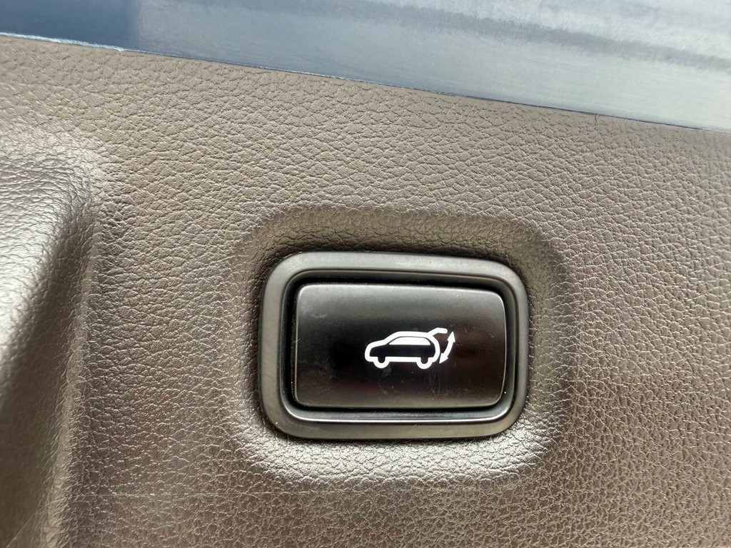 Hyundai Santa Fe Vehicle Full-screen Gallery Image 39