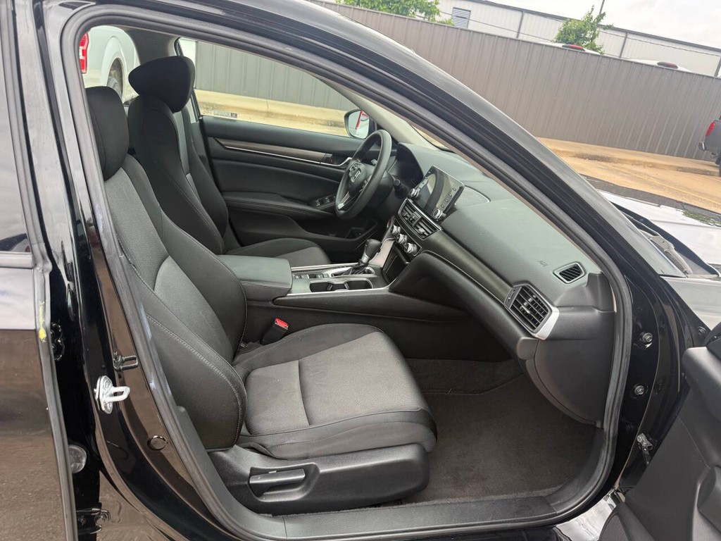 Honda Accord Vehicle Full-screen Gallery Image 10
