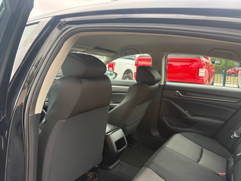 Honda Accord Vehicle Full-screen Gallery Image 12