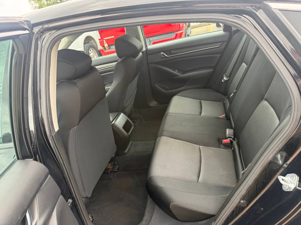 Honda Accord Vehicle Full-screen Gallery Image 13