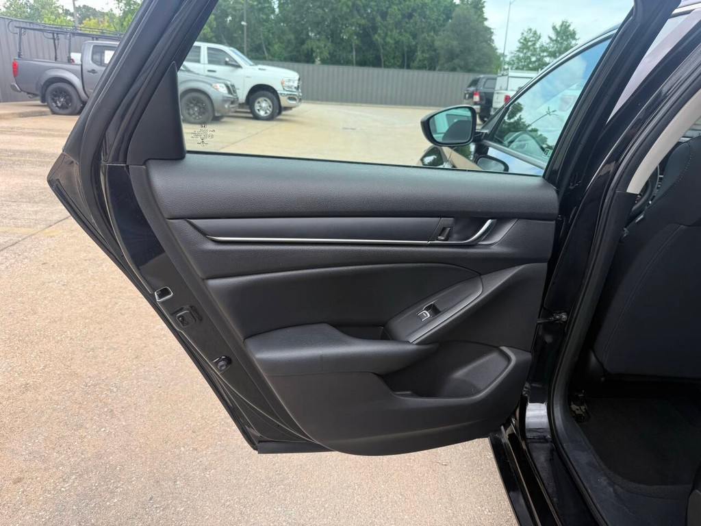 Honda Accord Vehicle Full-screen Gallery Image 14