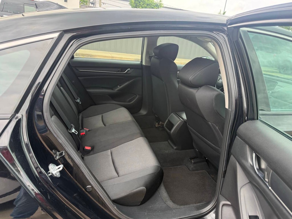 Honda Accord Vehicle Full-screen Gallery Image 15