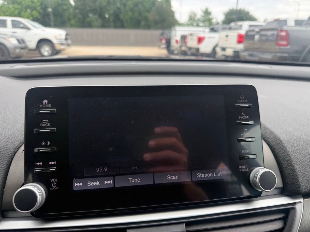 Honda Accord Vehicle Full-screen Gallery Image 27