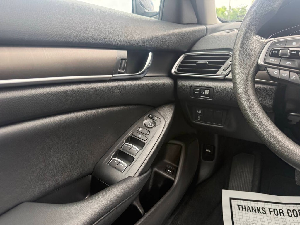 Honda Accord Vehicle Full-screen Gallery Image 30