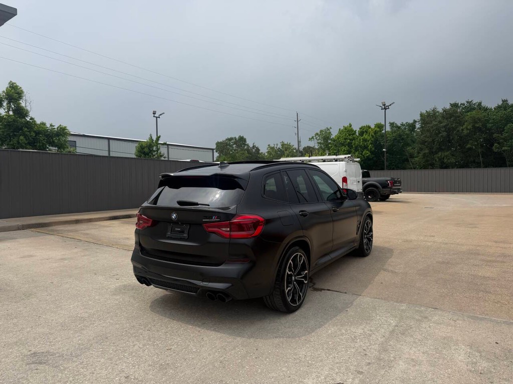 BMW X3 M Vehicle Full-screen Gallery Image 05
