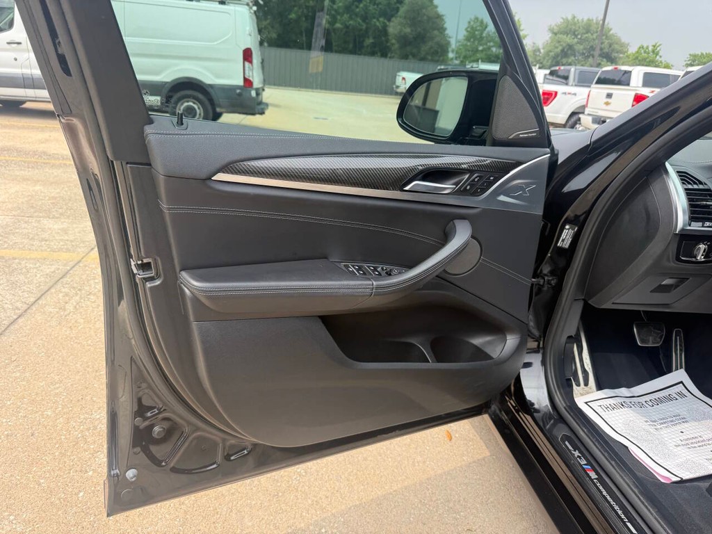 BMW X3 M Vehicle Full-screen Gallery Image 08