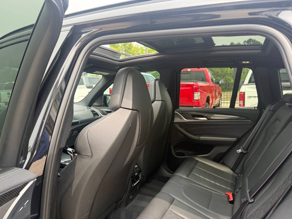BMW X3 M Vehicle Full-screen Gallery Image 12