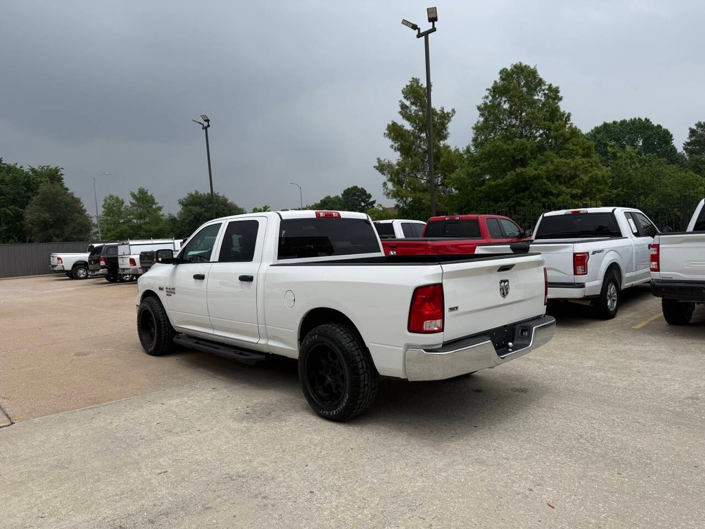 Ram 1500 Classic Vehicle Full-screen Gallery Image 04