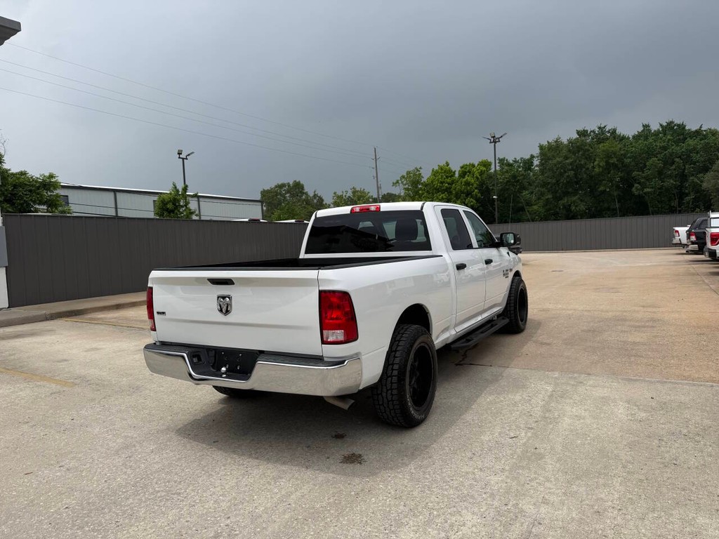 Ram 1500 Classic Vehicle Full-screen Gallery Image 05