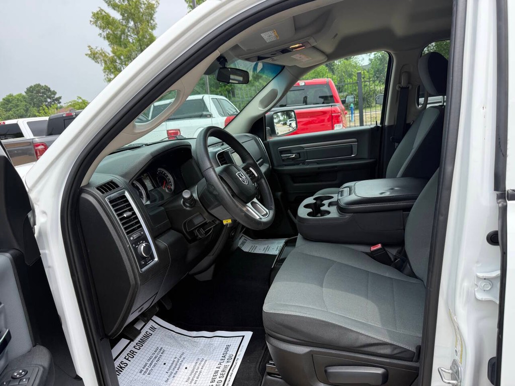 Ram 1500 Classic Vehicle Full-screen Gallery Image 07
