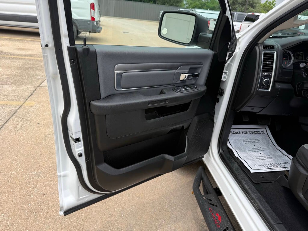 Ram 1500 Classic Vehicle Full-screen Gallery Image 08