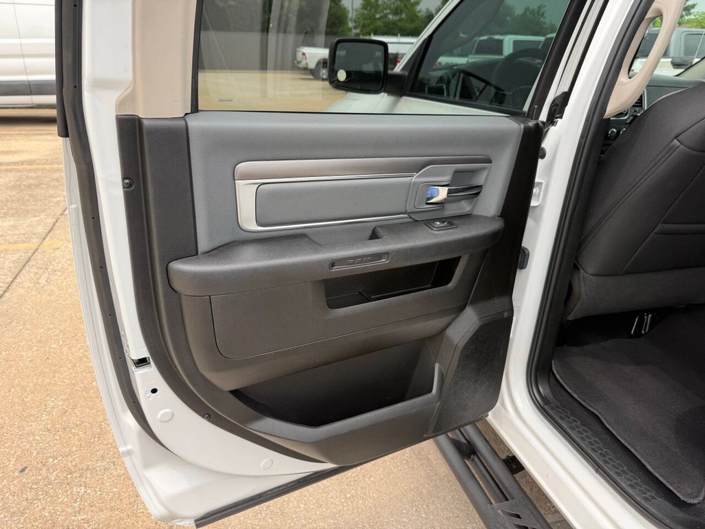 Ram 1500 Classic Vehicle Full-screen Gallery Image 14