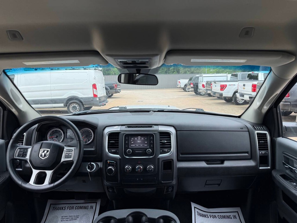 Ram 1500 Classic Vehicle Full-screen Gallery Image 17