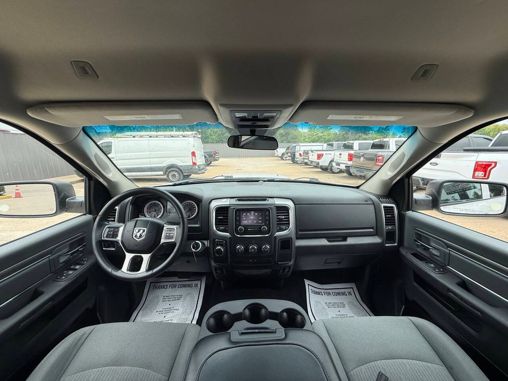 Ram 1500 Classic Vehicle Full-screen Gallery Image 18