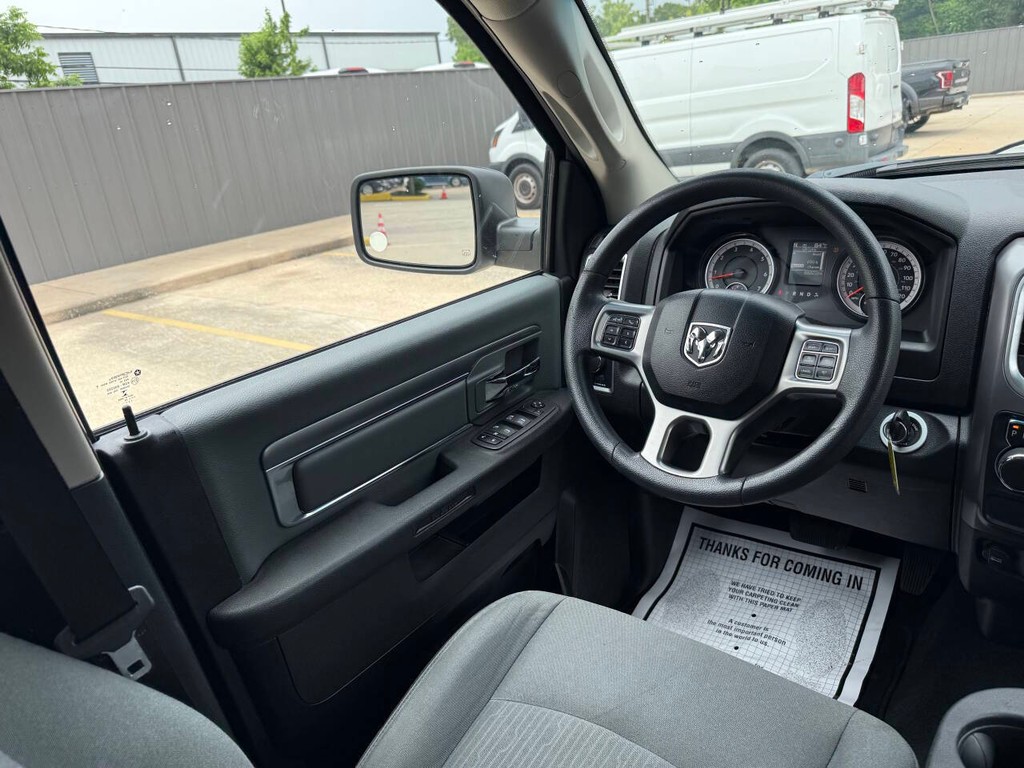 Ram 1500 Classic Vehicle Full-screen Gallery Image 19