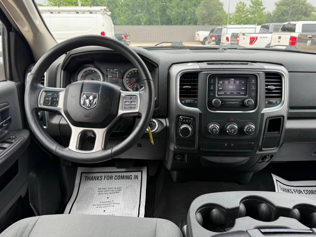Ram 1500 Classic Vehicle Full-screen Gallery Image 21