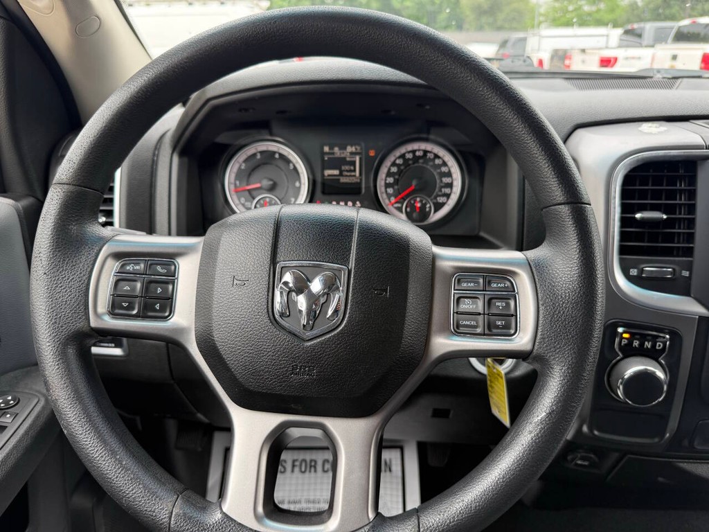 Ram 1500 Classic Vehicle Full-screen Gallery Image 23