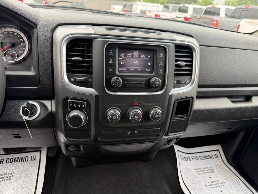 Ram 1500 Classic Vehicle Full-screen Gallery Image 24