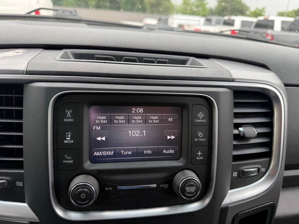 Ram 1500 Classic Vehicle Full-screen Gallery Image 26