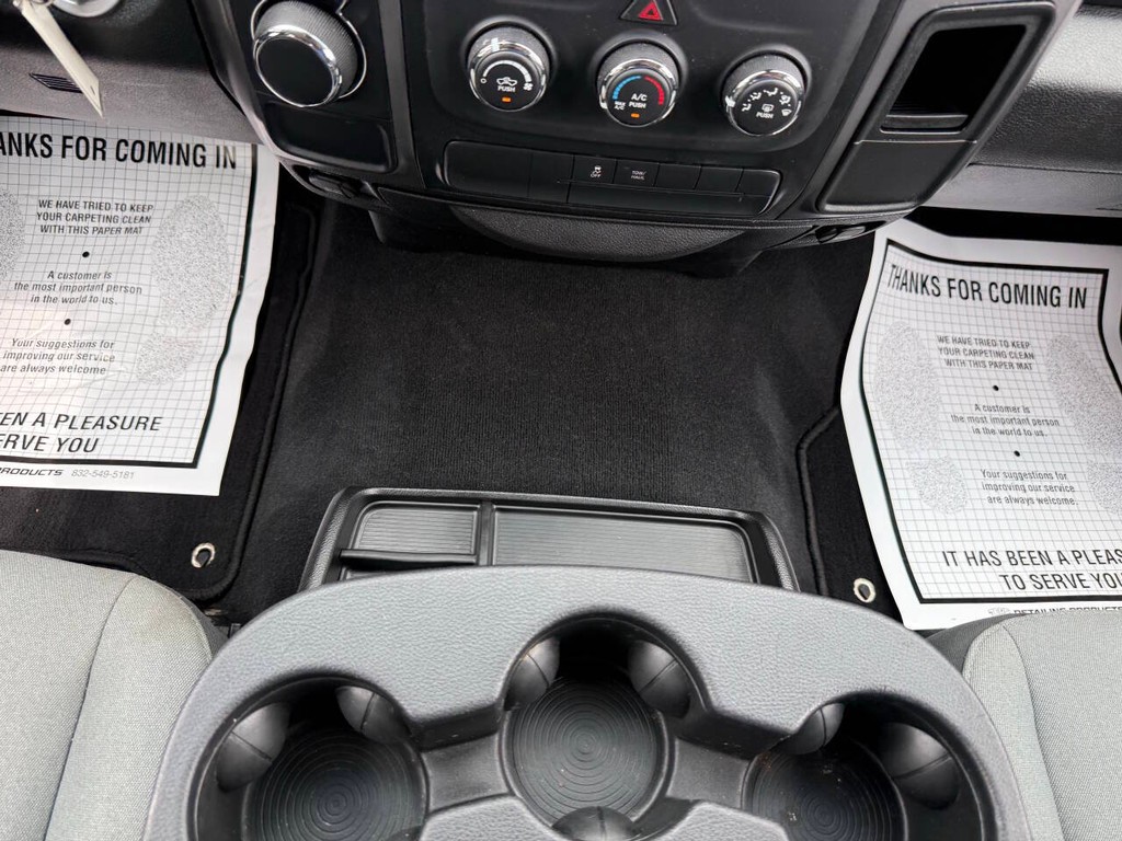 Ram 1500 Classic Vehicle Full-screen Gallery Image 28