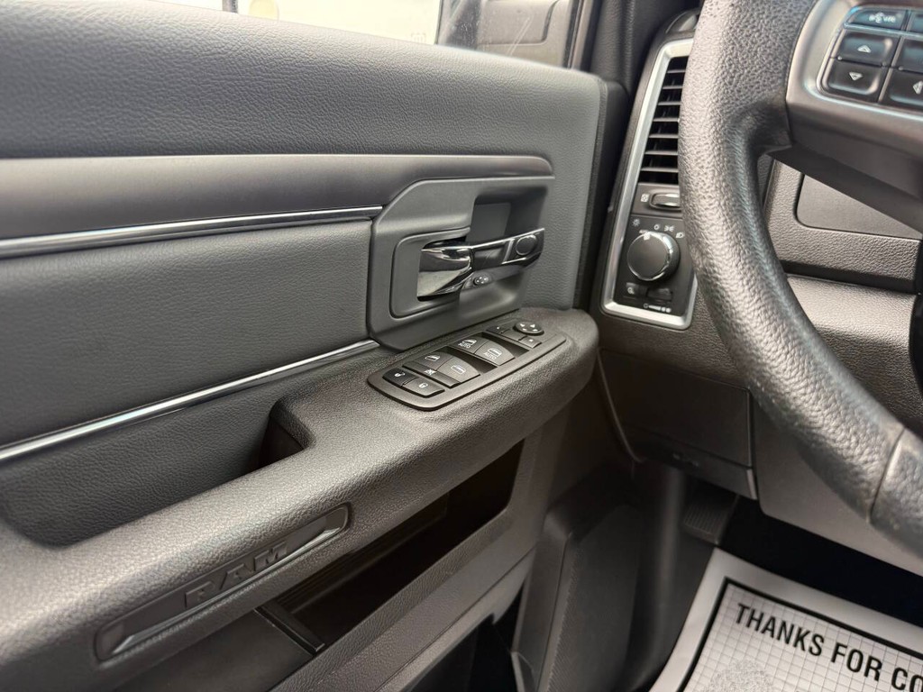 Ram 1500 Classic Vehicle Full-screen Gallery Image 29