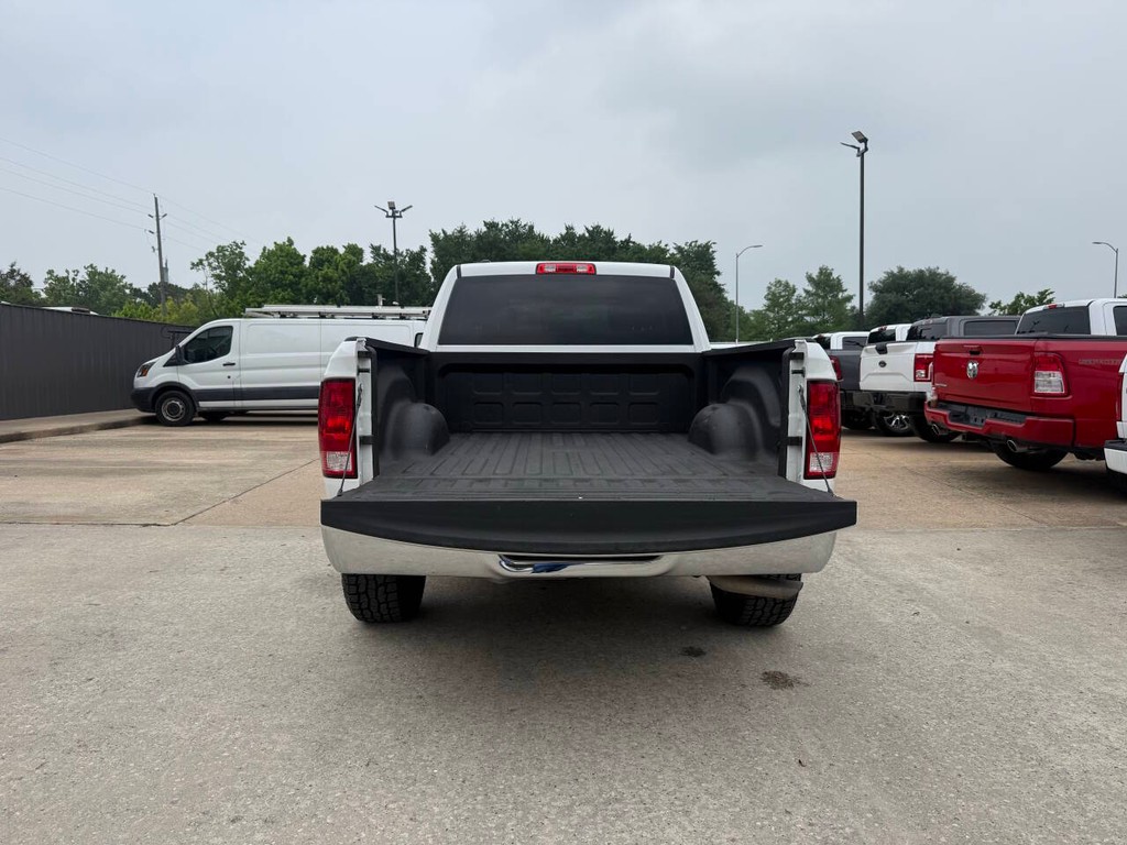 Ram 1500 Classic Vehicle Full-screen Gallery Image 36