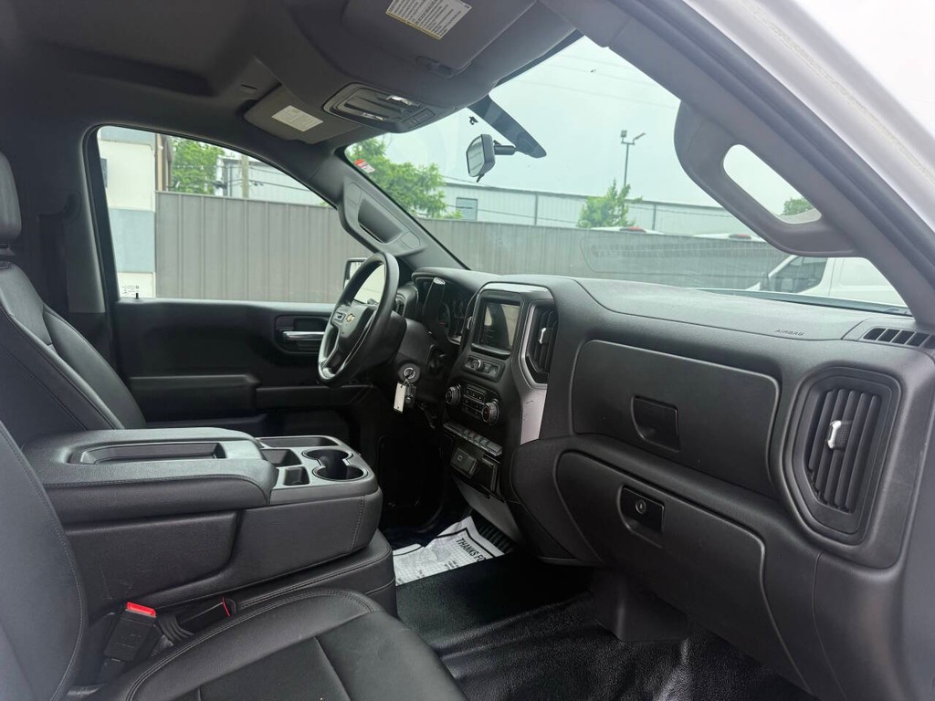 Chevrolet Silverado 1500 Vehicle Full-screen Gallery Image 09