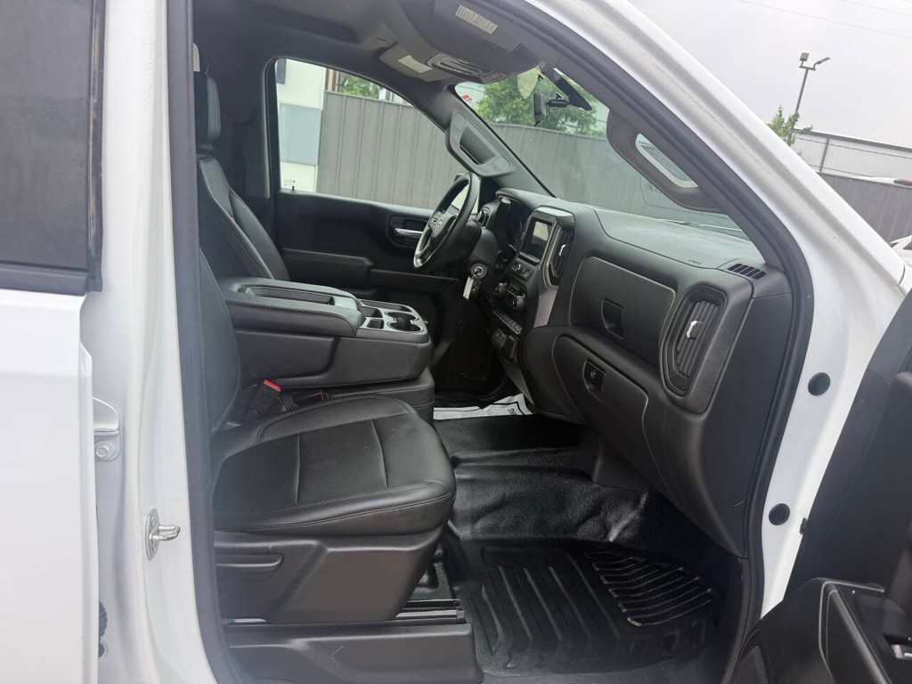 Chevrolet Silverado 1500 Vehicle Full-screen Gallery Image 10