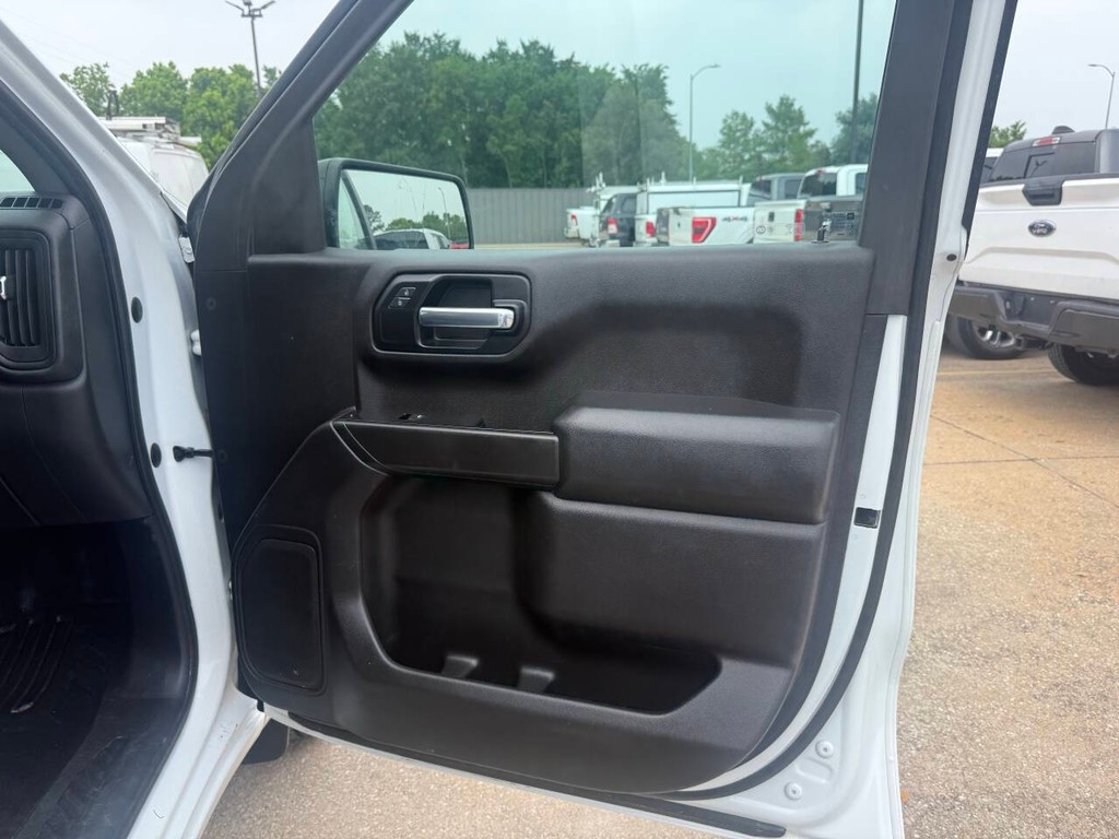 Chevrolet Silverado 1500 Vehicle Full-screen Gallery Image 11