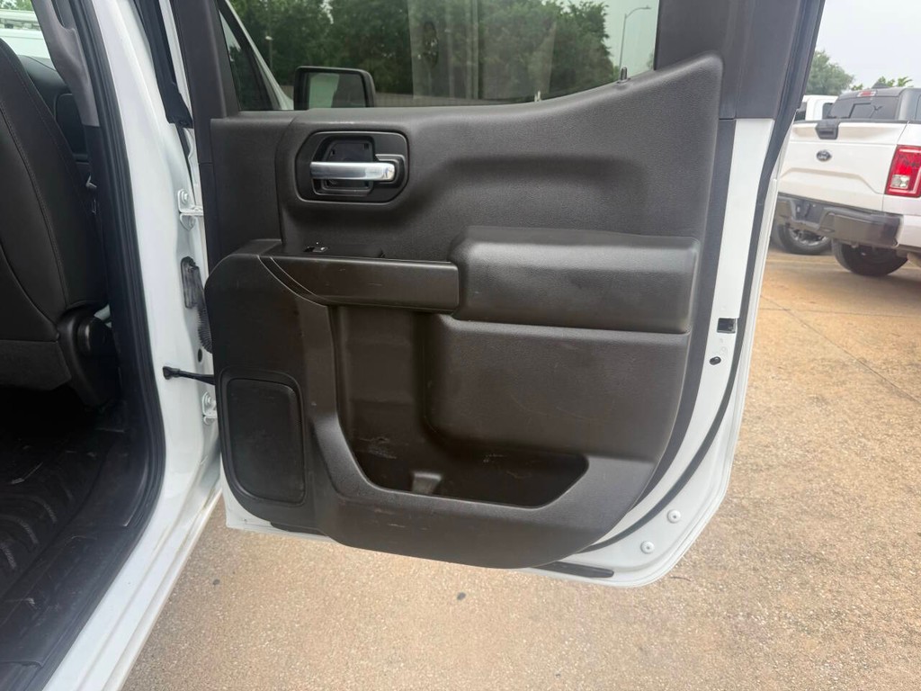 Chevrolet Silverado 1500 Vehicle Full-screen Gallery Image 16