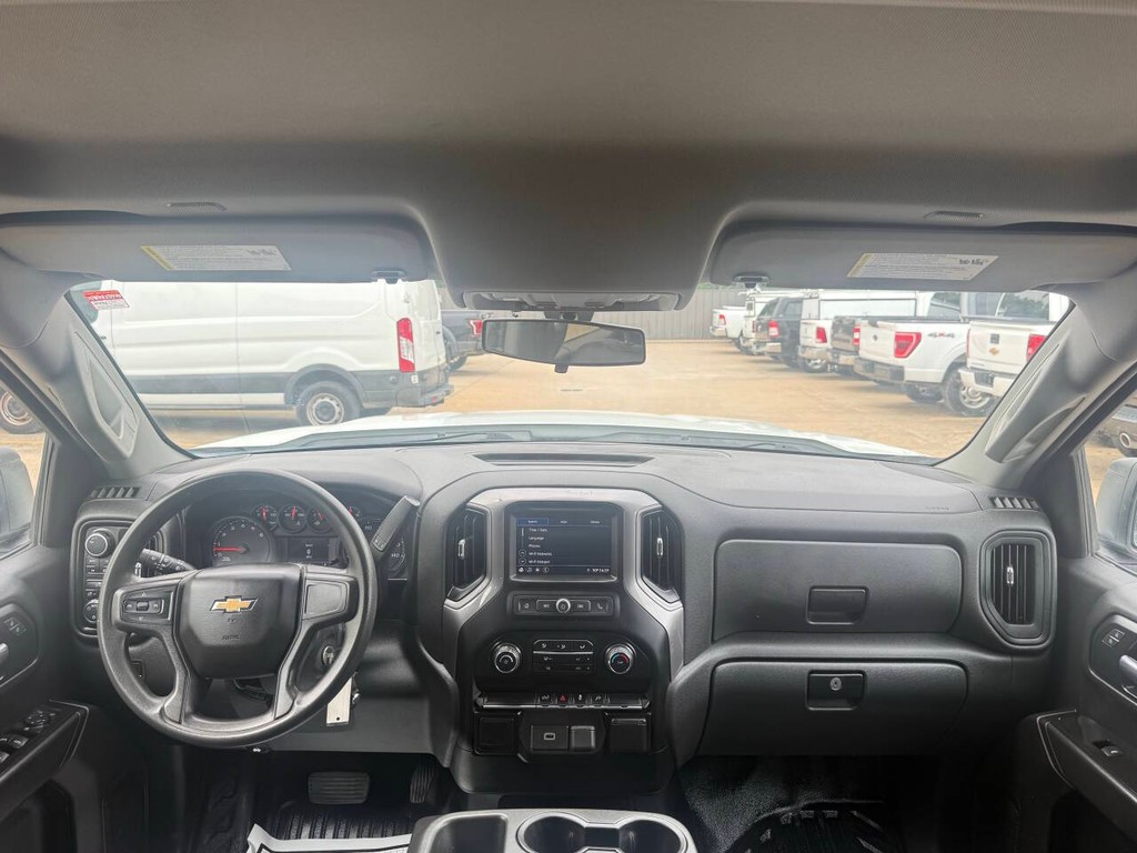 Chevrolet Silverado 1500 Vehicle Full-screen Gallery Image 17
