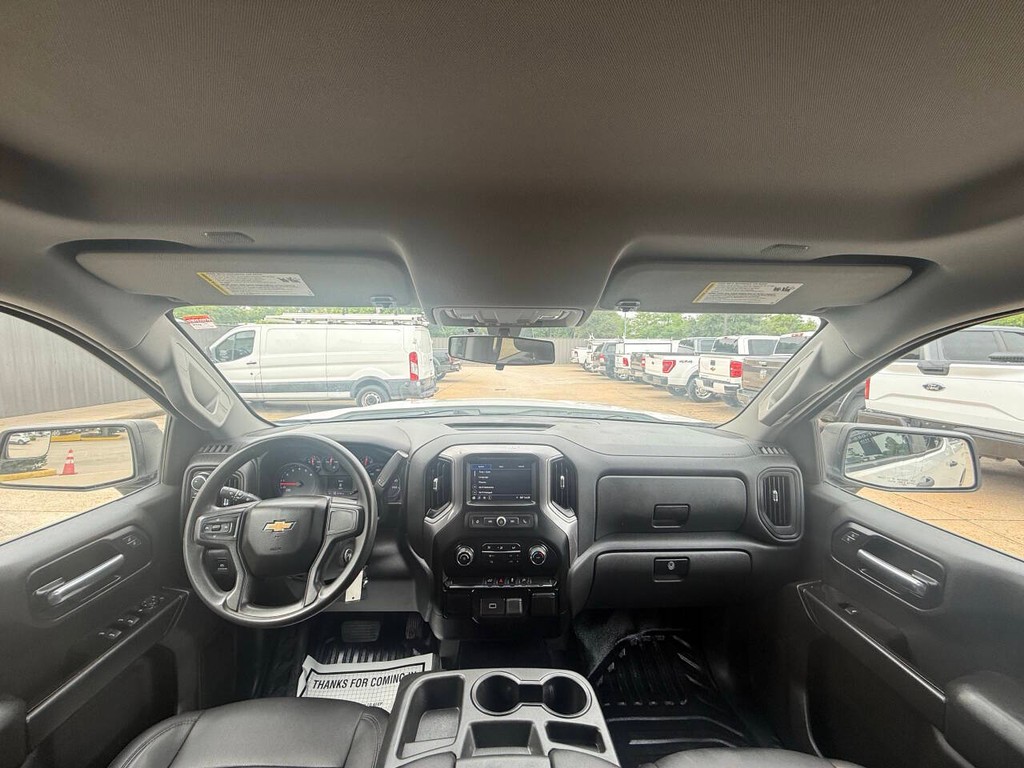Chevrolet Silverado 1500 Vehicle Full-screen Gallery Image 18