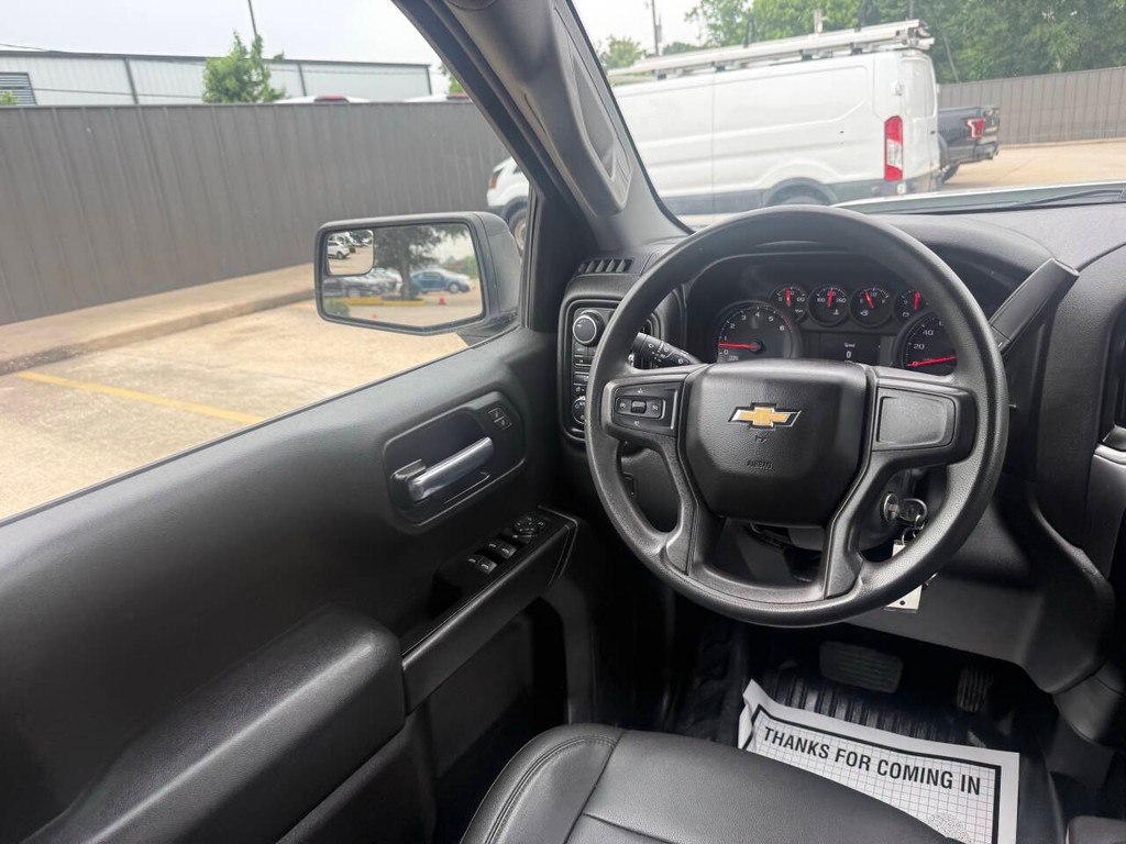 Chevrolet Silverado 1500 Vehicle Full-screen Gallery Image 19