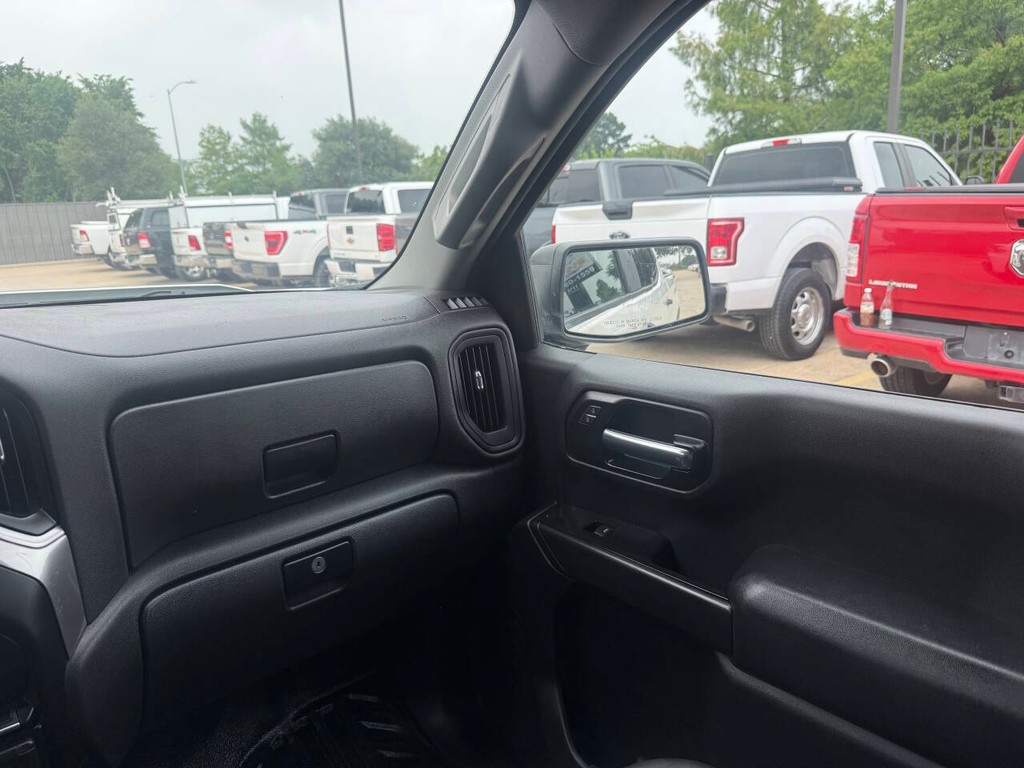 Chevrolet Silverado 1500 Vehicle Full-screen Gallery Image 20