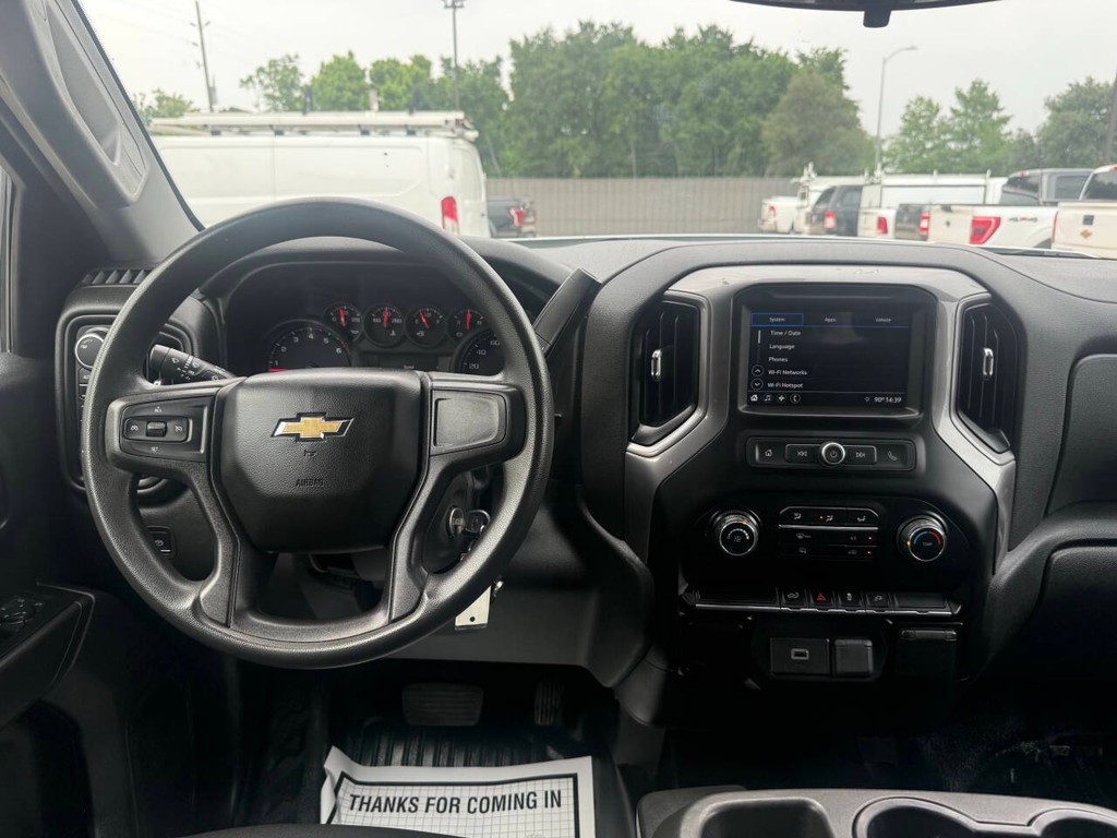 Chevrolet Silverado 1500 Vehicle Full-screen Gallery Image 21