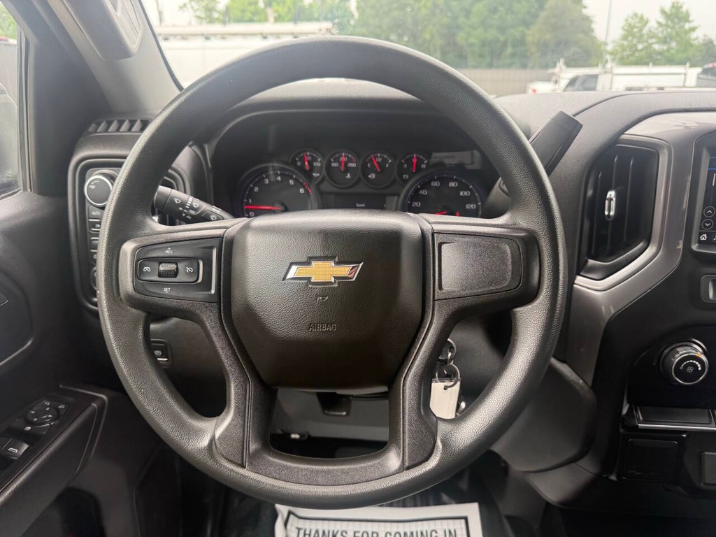 Chevrolet Silverado 1500 Vehicle Full-screen Gallery Image 22