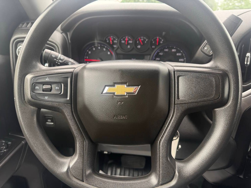 Chevrolet Silverado 1500 Vehicle Full-screen Gallery Image 23