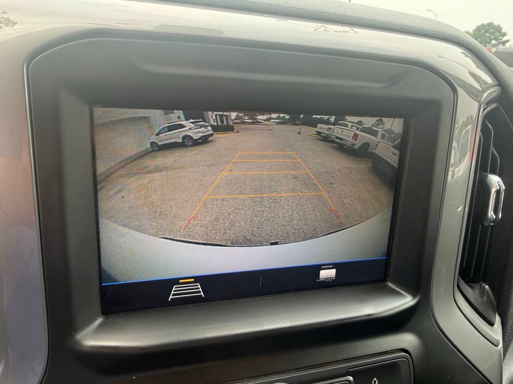 Chevrolet Silverado 1500 Vehicle Full-screen Gallery Image 26