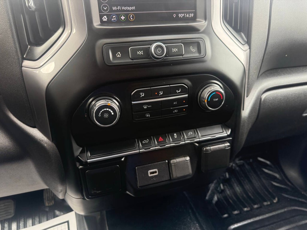 Chevrolet Silverado 1500 Vehicle Full-screen Gallery Image 28