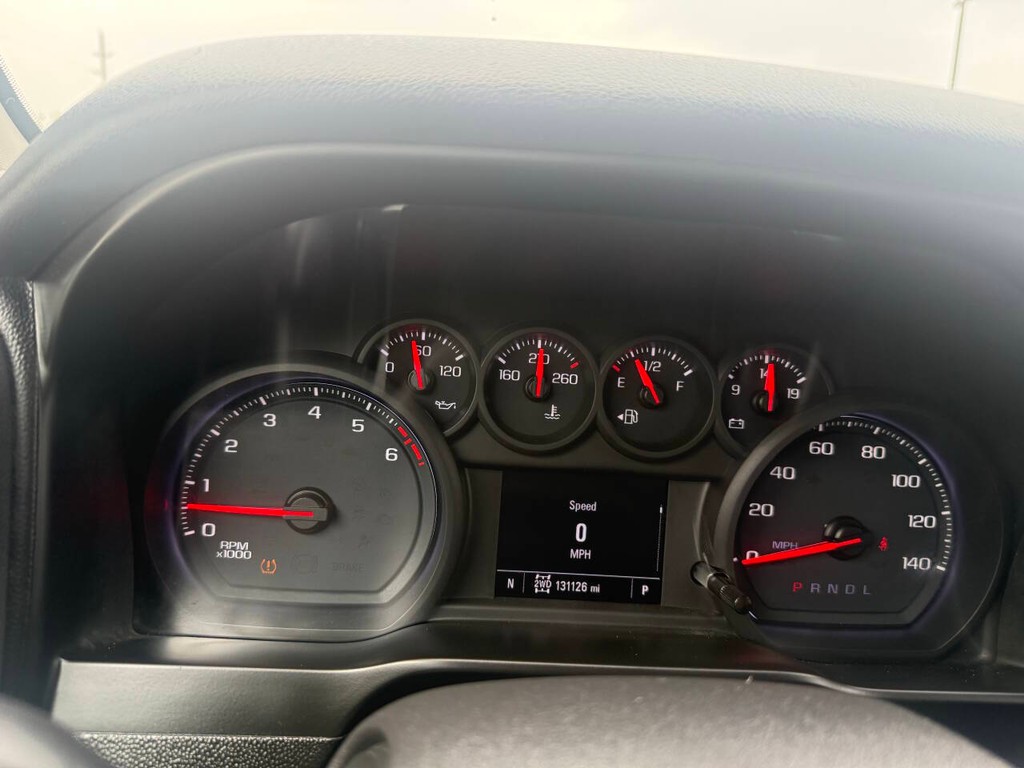 Chevrolet Silverado 1500 Vehicle Full-screen Gallery Image 31