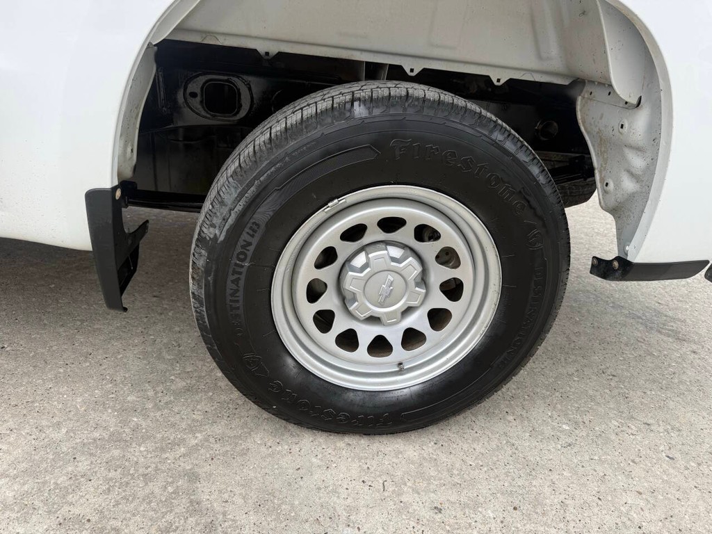 Chevrolet Silverado 1500 Vehicle Full-screen Gallery Image 35