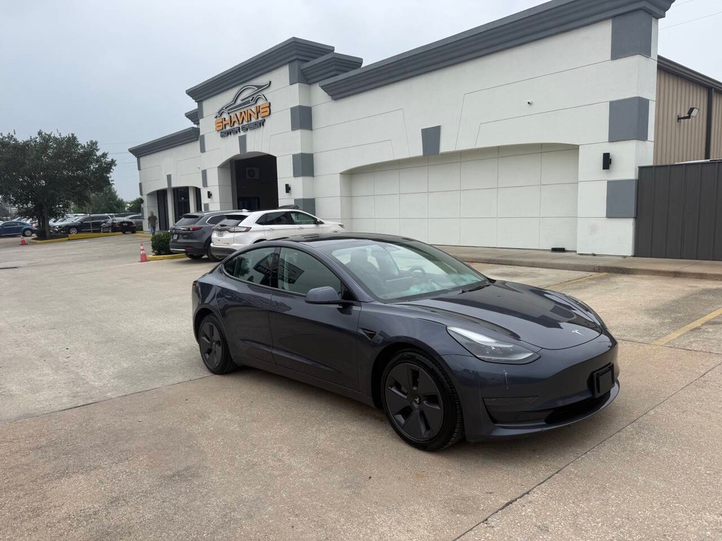 Tesla Model 3 Vehicle Full-screen Gallery Image 02
