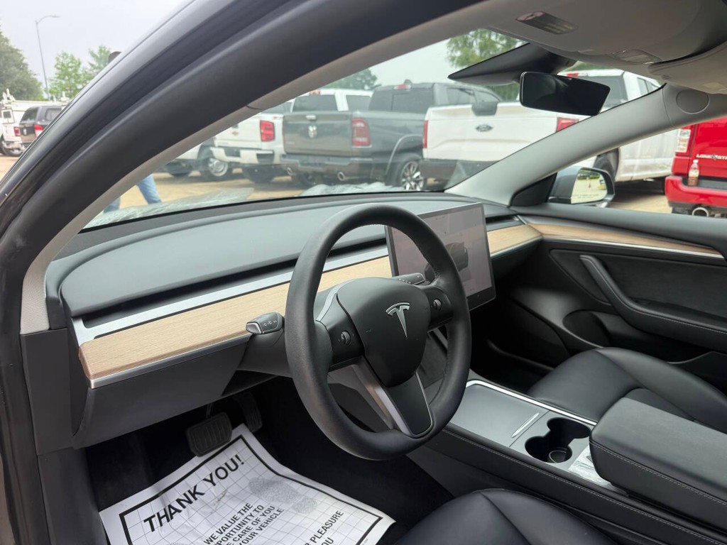 Tesla Model 3 Vehicle Full-screen Gallery Image 06