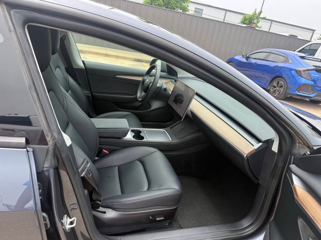 Tesla Model 3 Vehicle Full-screen Gallery Image 10